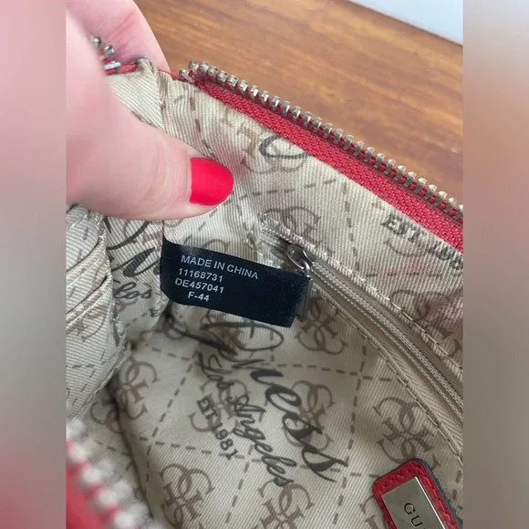 Guess Denim Vintage Logo Clutch Wallet with Card Slots and Zipper Closure GUC - Picture 4 of 14